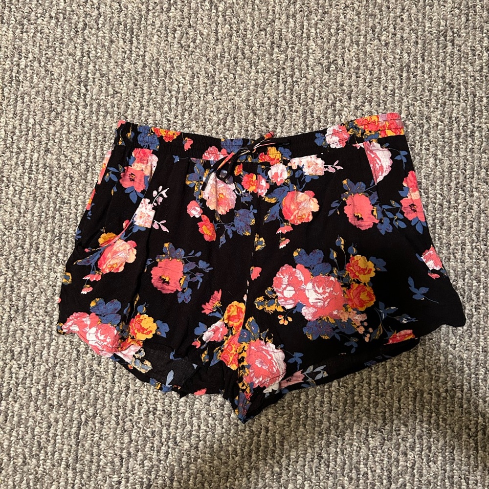 Mudd Shorts w Pockets